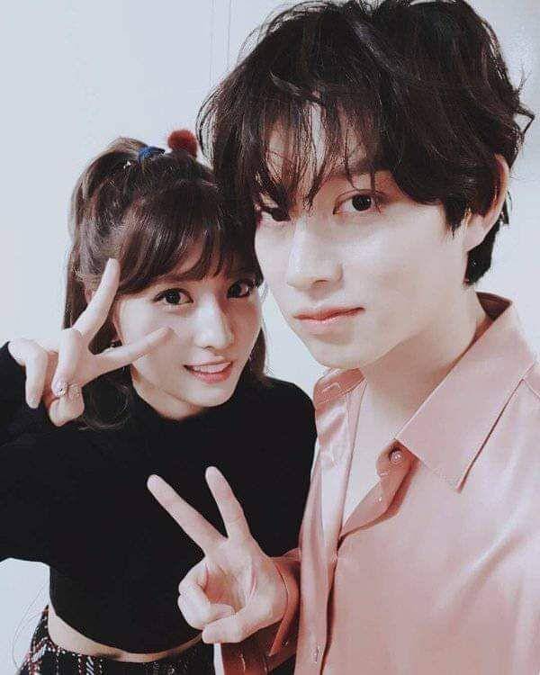 Momo TWICE dan Heecul Super Junior (twitter.com/yangiee_)