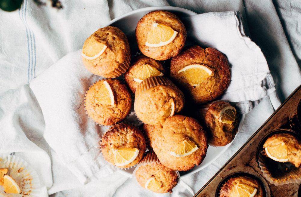 ilustrasi orange cardamom muffin (unsplash.com/Food Photographer | Jennifer Pallian)