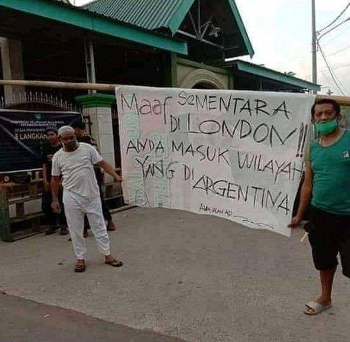 tulisan dan spanduk ala warga +62 (instagram.com/komedi_gambar)