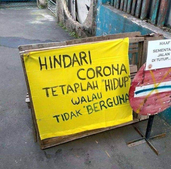 Tulisan dan spanduk ala warga +62 (instagram.com/dagelanheboh)