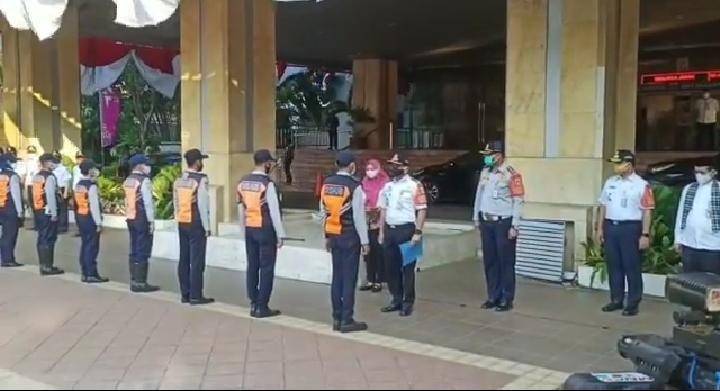 Apel simbolis pencopotan delapan anggota PJLP Dishub DKI Jakarta yang nongkrong di warung kopi saat PPKM Darurat. (instagram.com/sudinhub_jaktim)