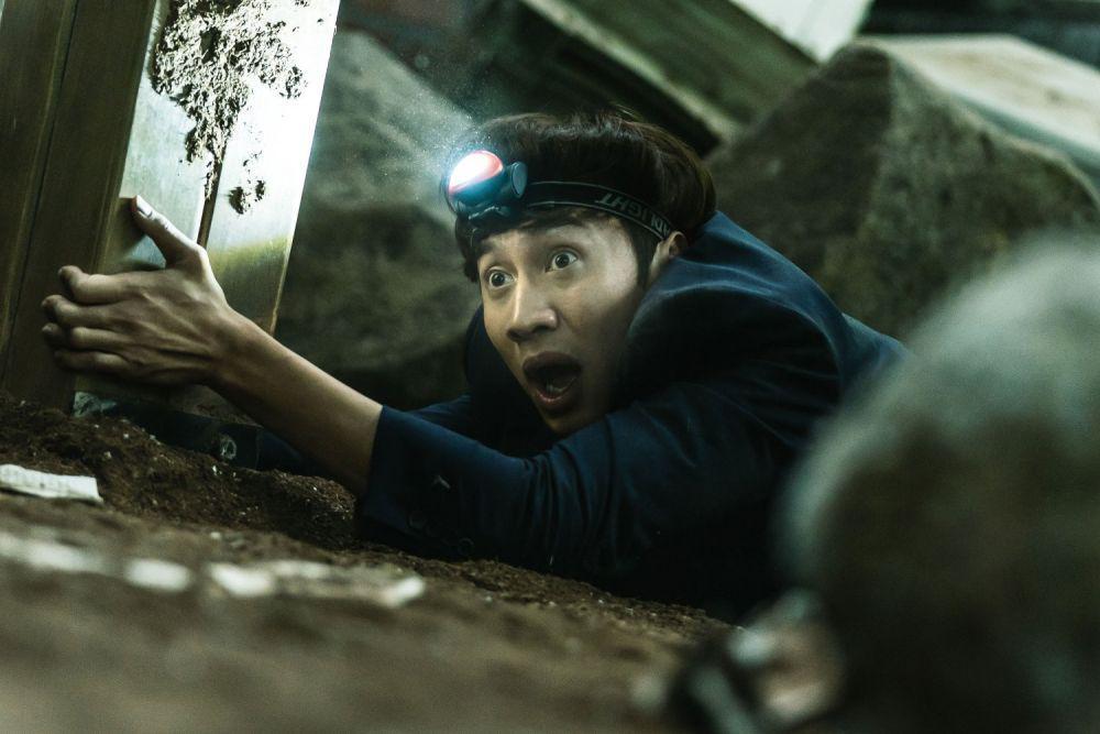 10 Cuplikan Sinkhole, Film Korea Bergener Komedi Bencana