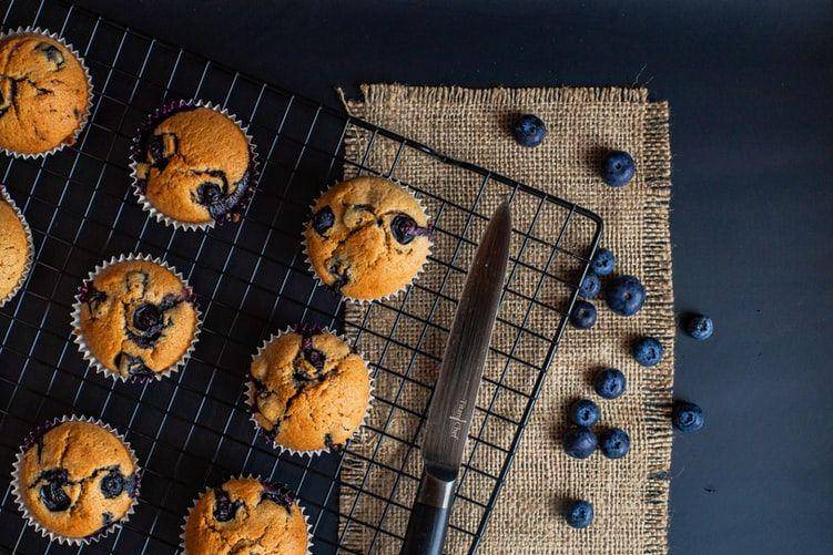 ilustrasi nutmeg blueberry muffin (unsplash.com/Aneta Voborilova)