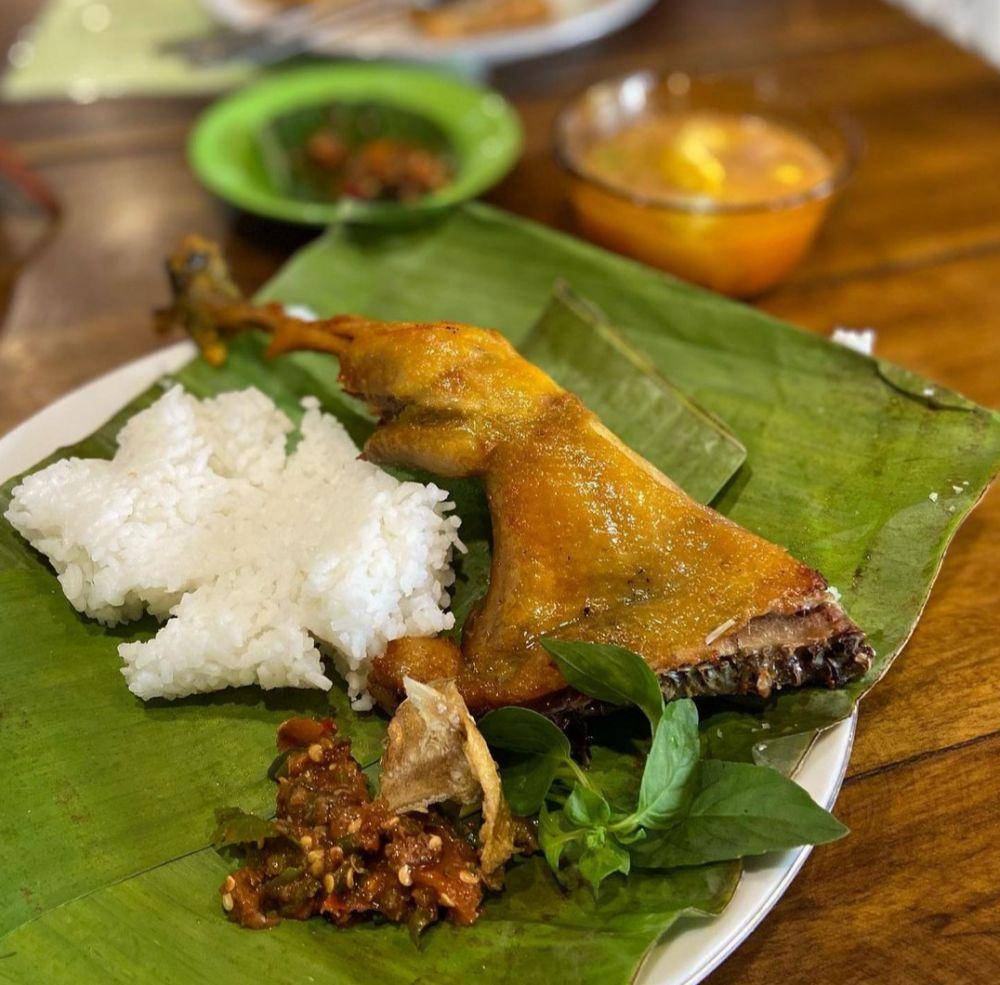 Nasi timbel (instagram.com/mishotrodqueen)