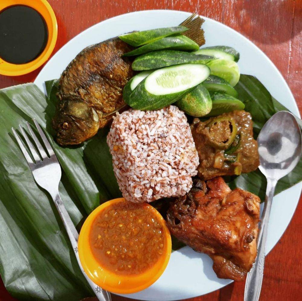 Nasi timbel (instagram.com/hobbymakan.official)
