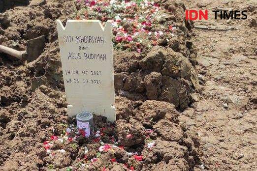 Salah satu makam yang ada di TPU Rorotan, Jakarta Utara. (IDN Times/Uni Lubis)