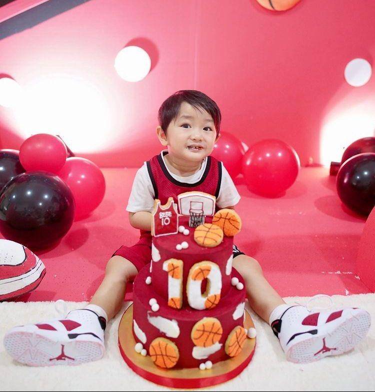 Ultah Davian (Instagram.com/ryana_dea)