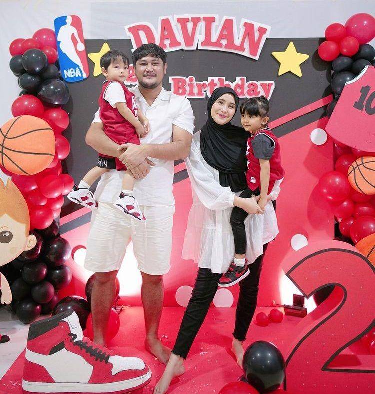 Ultah Davian (Instagram.com/ryana_dea)