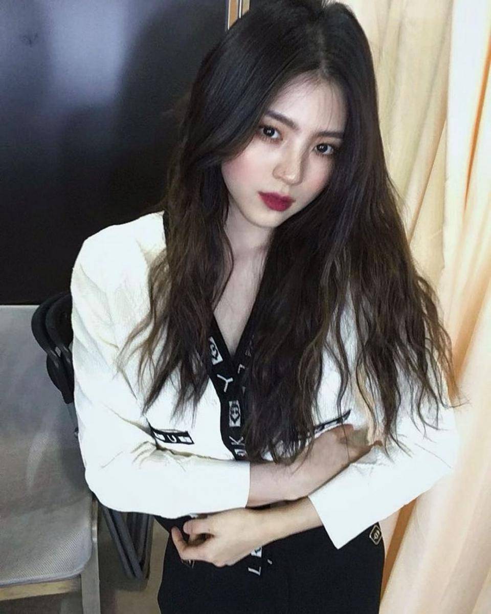 Han So Hee (instagram.com/xeesoxee)