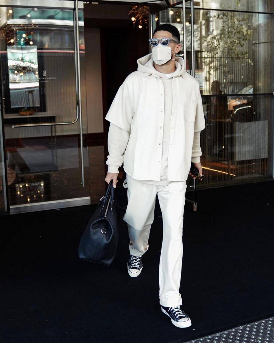 Potret Devin Booker berpakaian casual (instagram.com/dbook)