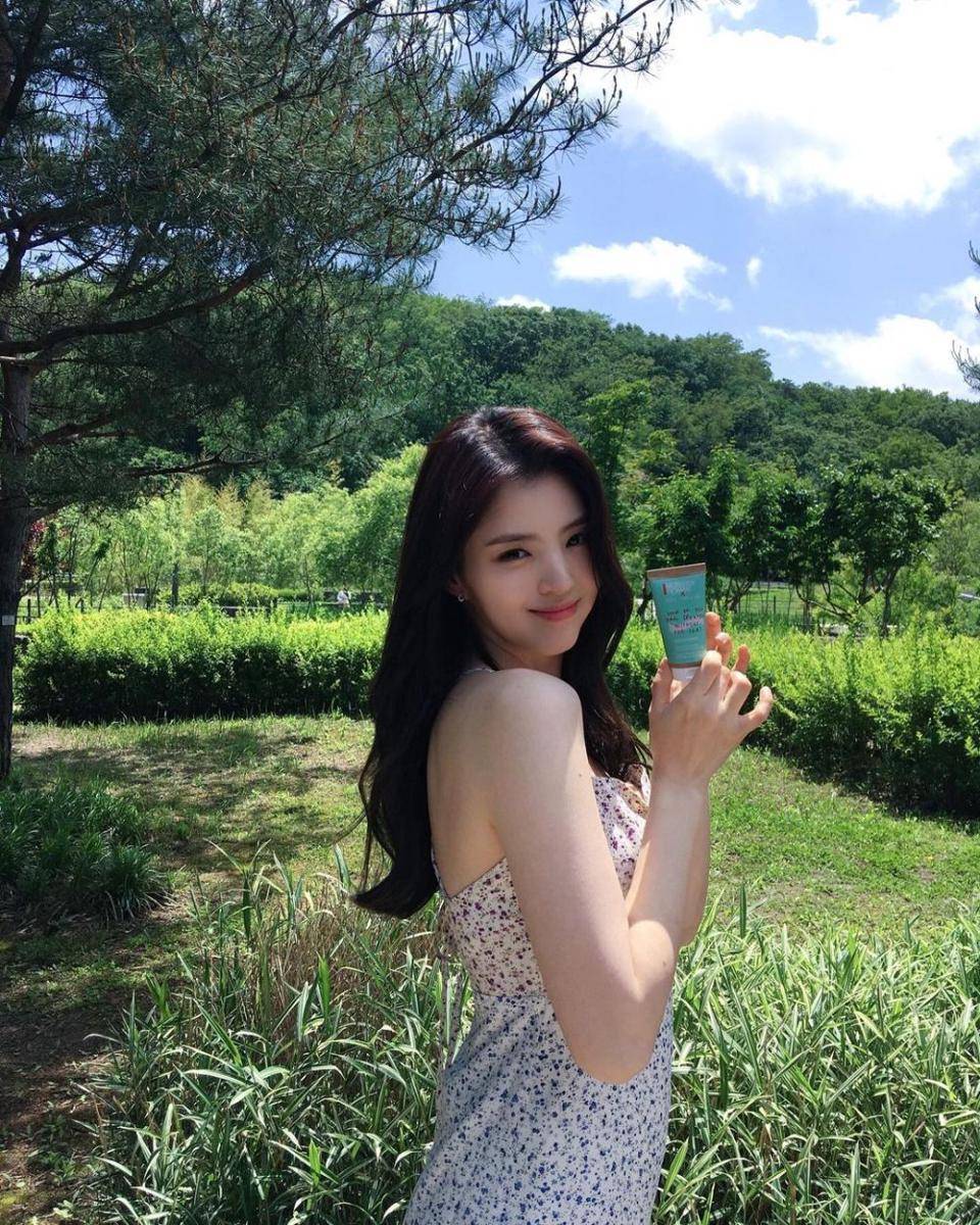 Han So Hee (instagram.com/xeesoxee)