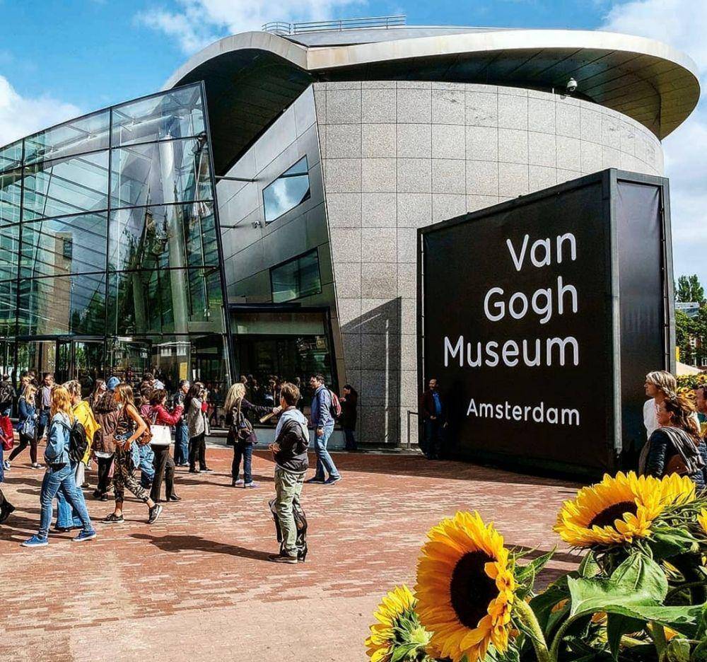 The Van Gogh Museum (Instagram.com/cartoville)