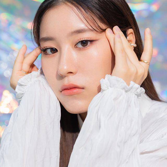 Ciize Apichaya (instagram.com/ciizezphr)