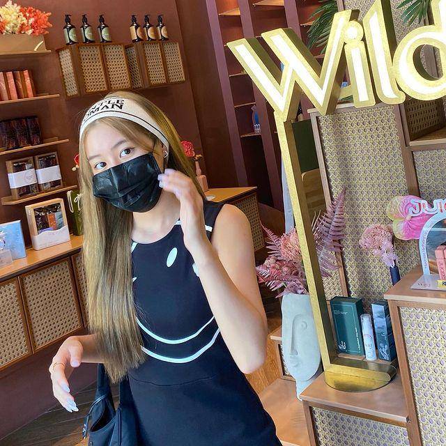 Ciize Apichaya (instagram.com/ciizezphr)