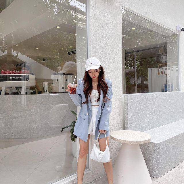 Ciize Apichaya (instagram.com/ciizezphr)