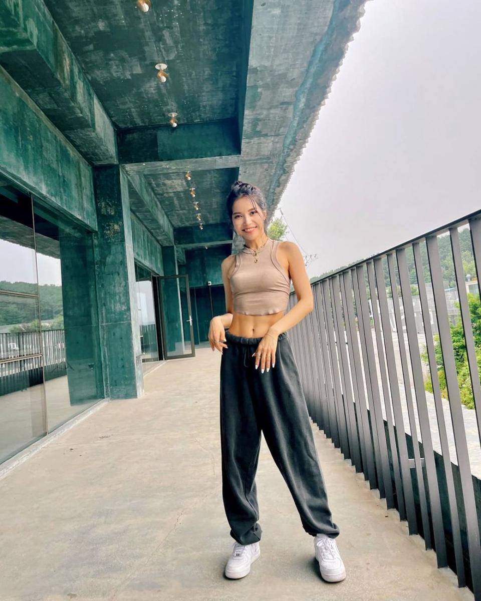 Solar MAMAMOO (instagram.com/solarkeem)
