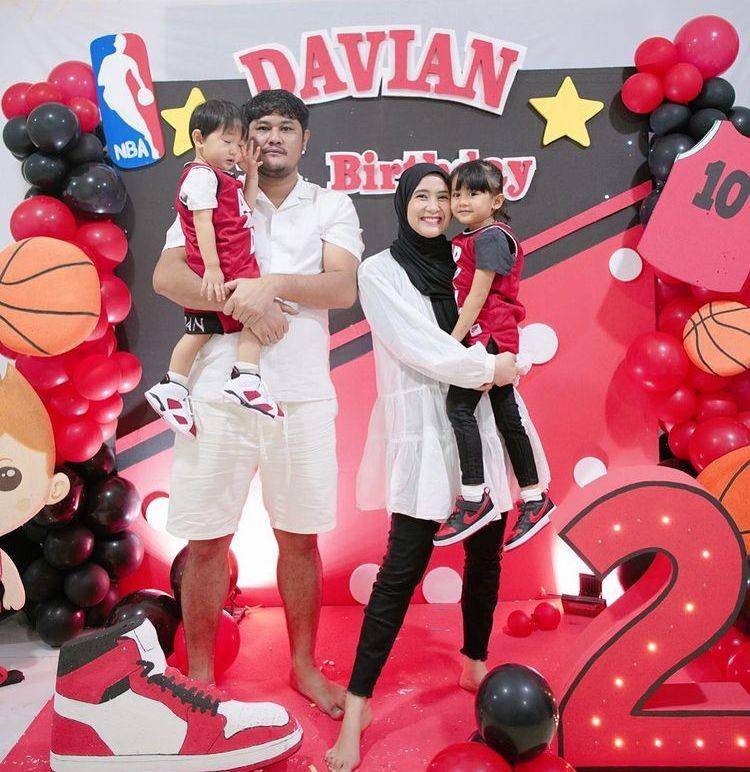 Ultah Davian (Instagram.com/ryana_dea)
