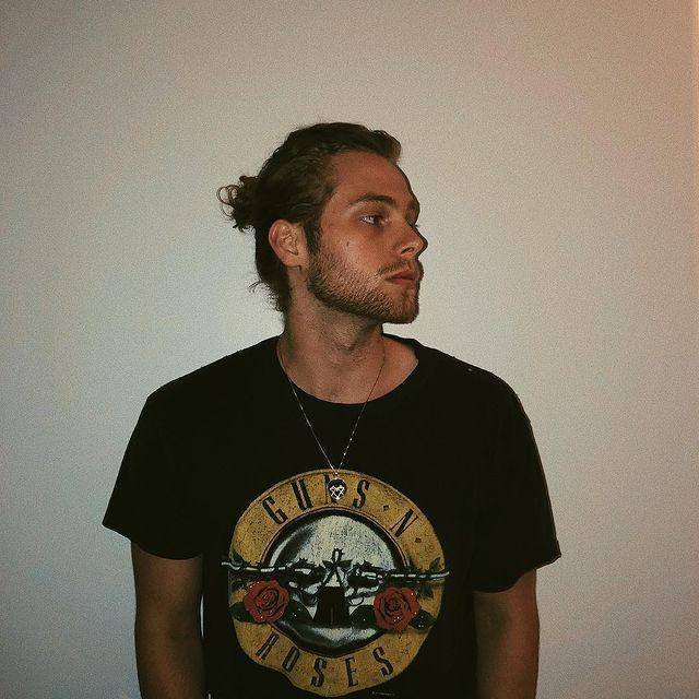 Luke Hemmings (instagram.com/lukehemmings)