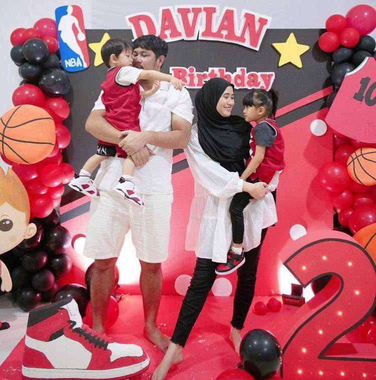 Ultah Davian (Instagram.com/ryana_dea)