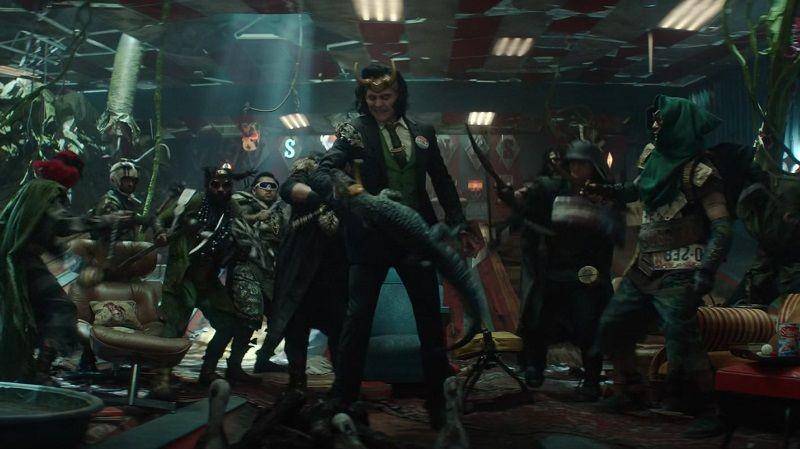 Alligator Loki menggigit tangan President Loki. Dok. Marvel Studios