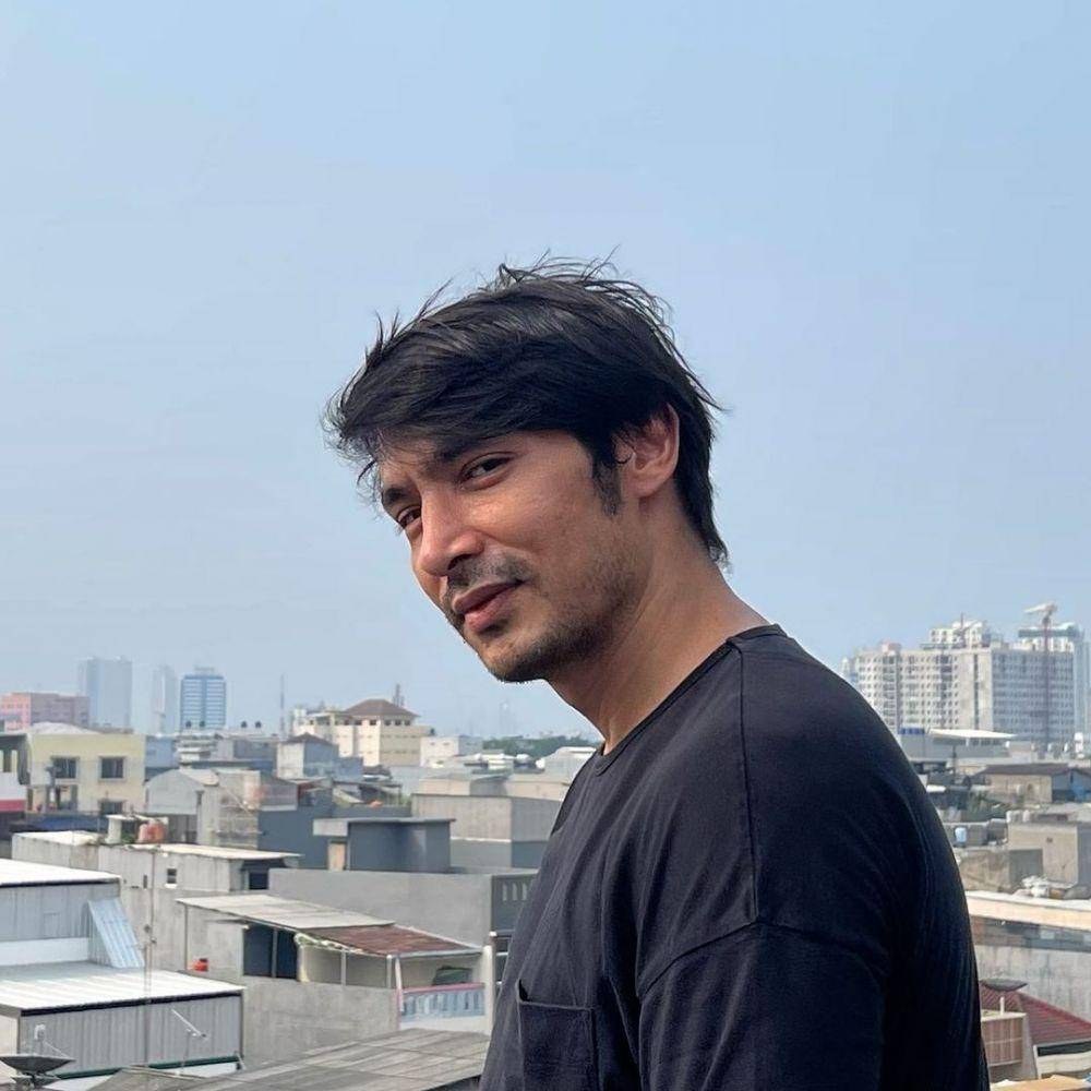 Abimana Aryasatya (instagram.com/abimana_arya)