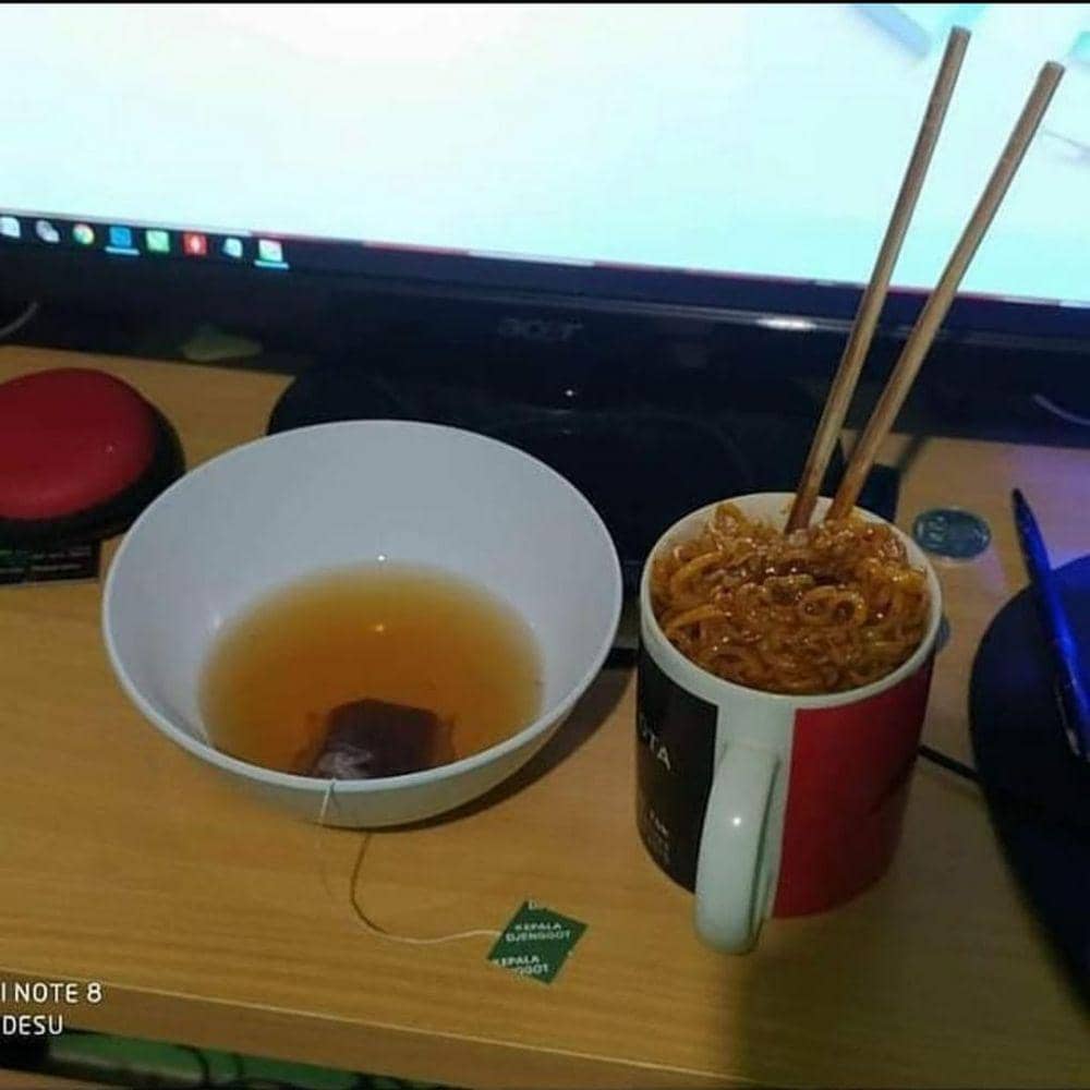 aksi kocak bikin ngakak saat makan (instagram.com/duhreceh.id)