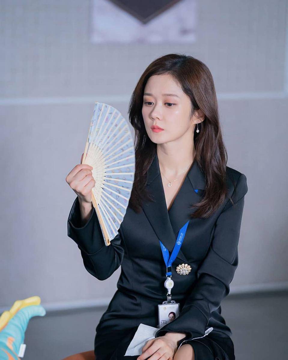 Jang Nara (Instagram.com/nara0318)