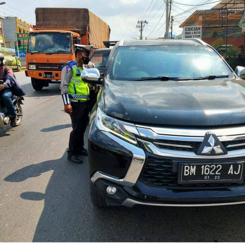 Pemeriksaan kendaraan yang akan keluar masuk Palembang dan Banyuasin (IDN Times/Satlantas Polres Banyuasin)