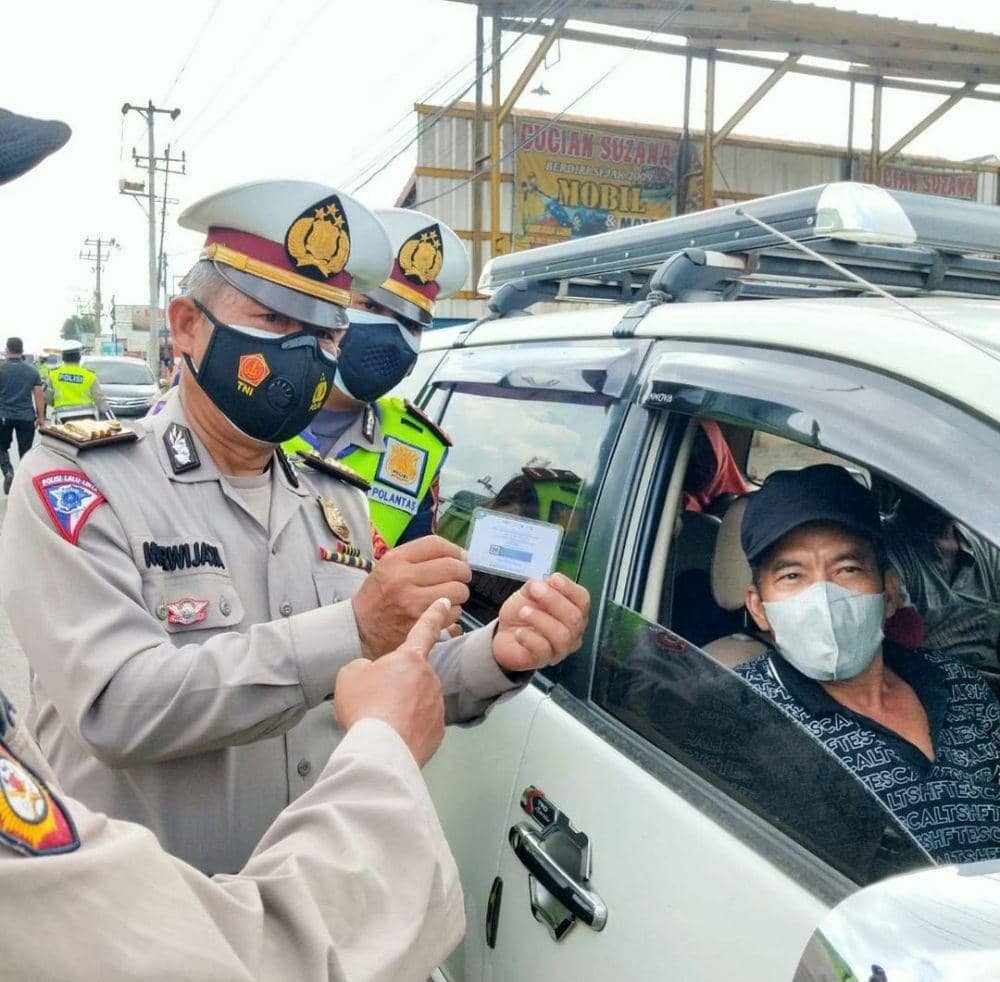 Pemeriksaan kendaraan yang akan keluar masuk Palembang dan Banyuasin (IDN Times/Satlantas Polres Banyuasin)