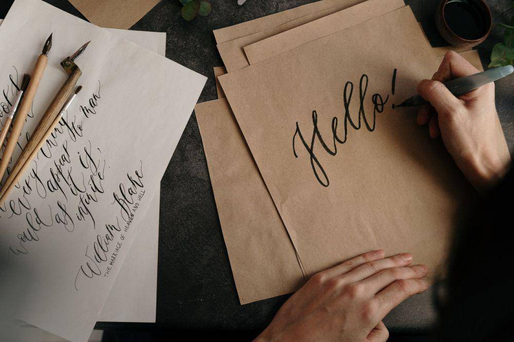 ilustrasi menulis surat (Pexels/cottonbro)