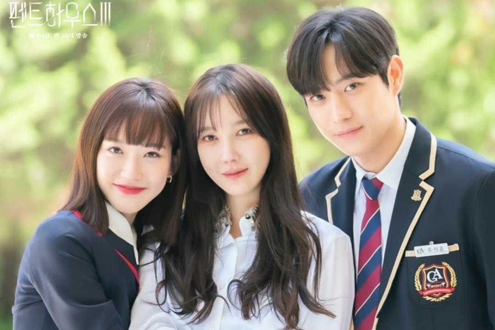 Jarang Harmonis, 10 Potret Manis Lee Ji Ah dan Si Kembar yang Langka