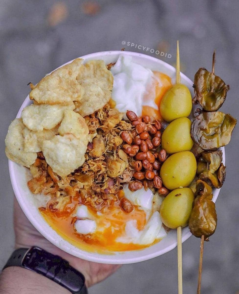 Bubur ayam (instagram.com/spicyfoodid)