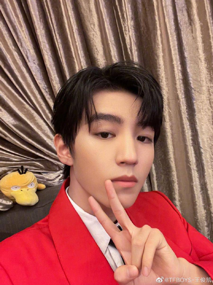 Karry Wang (weibo.com/p/1004062609400635)