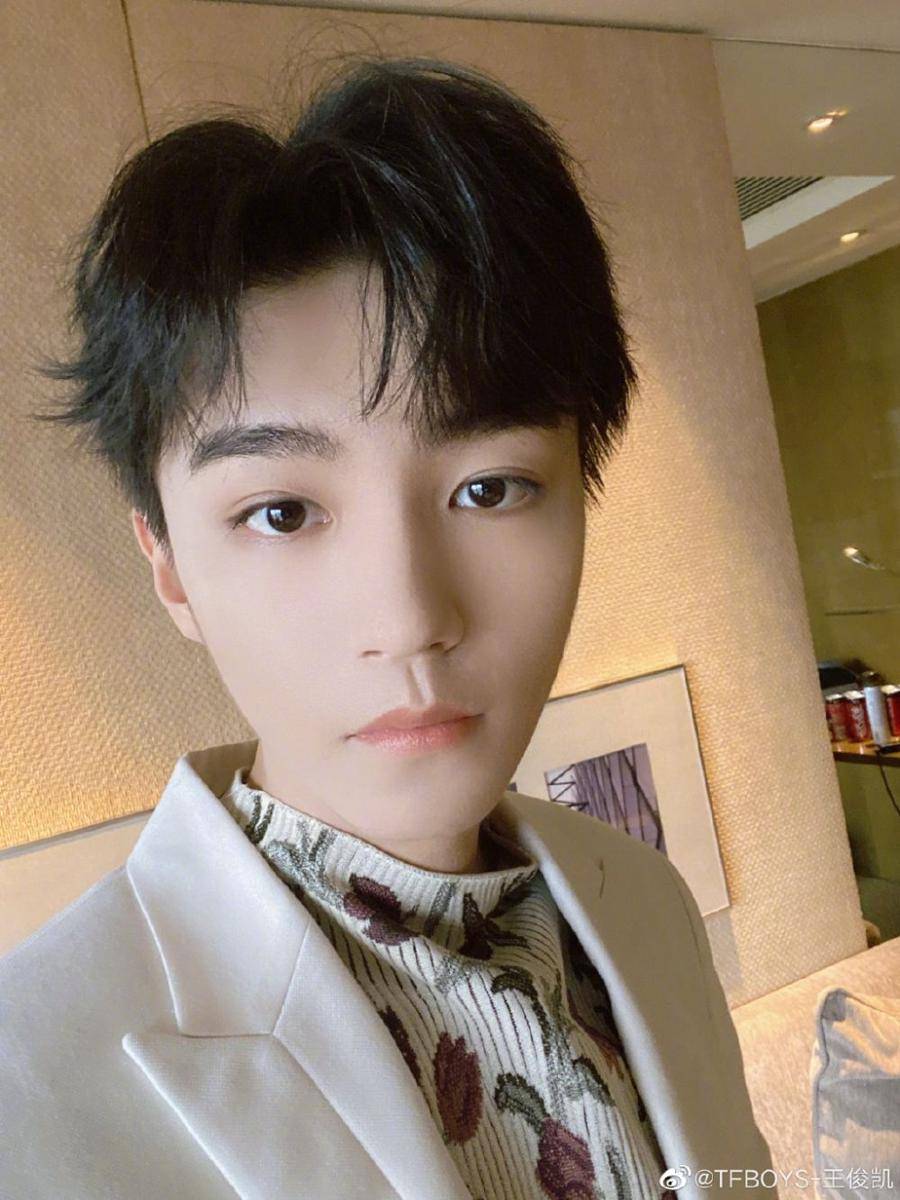 Karry Wang (weibo.com/p/1004062609400635)