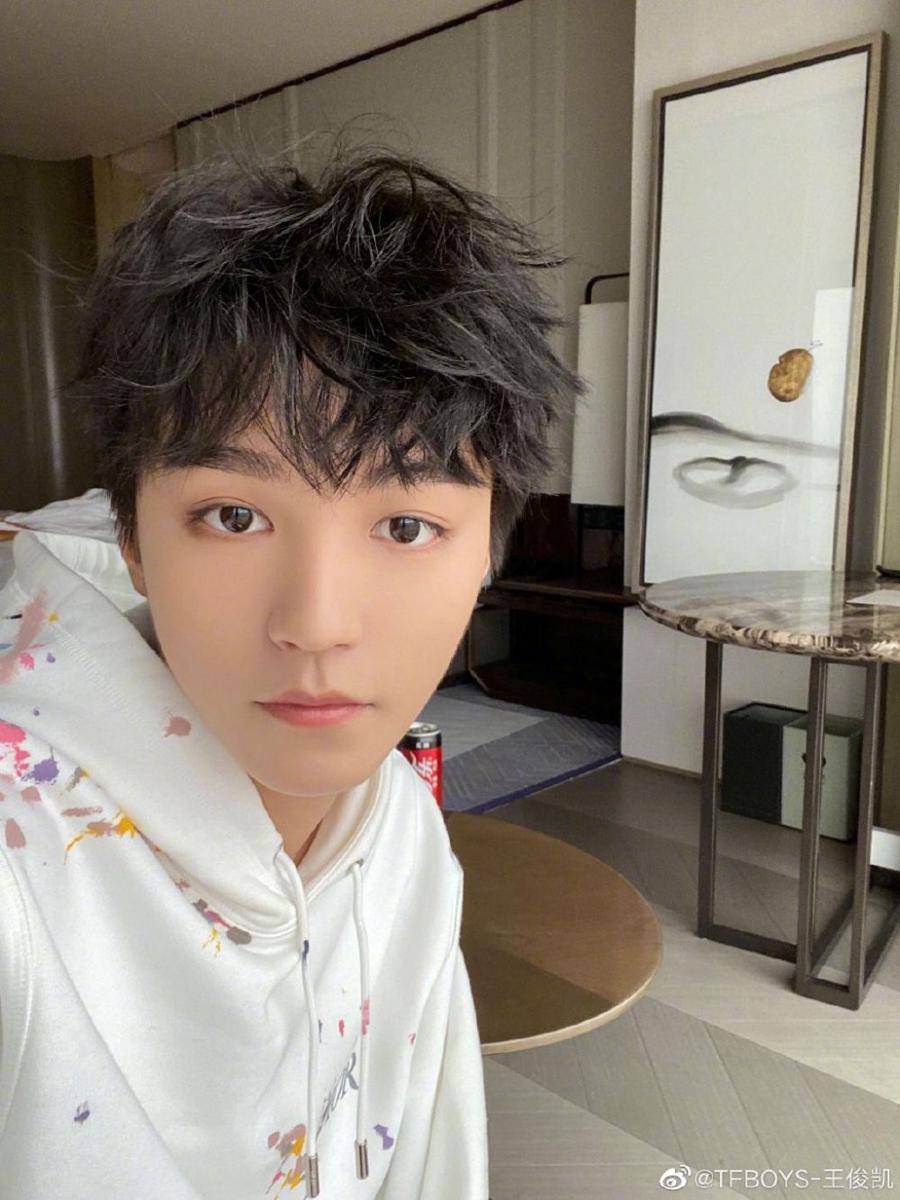 Karry Wang (weibo.com/p/1004062609400635)