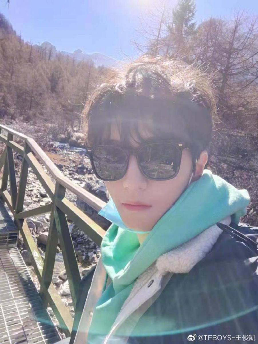Karry Wang (weibo.com/p/1004062609400635)