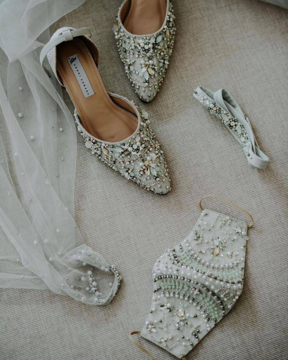 Wedding mules Mega Iskanti (instagram.com/megaiskanti)