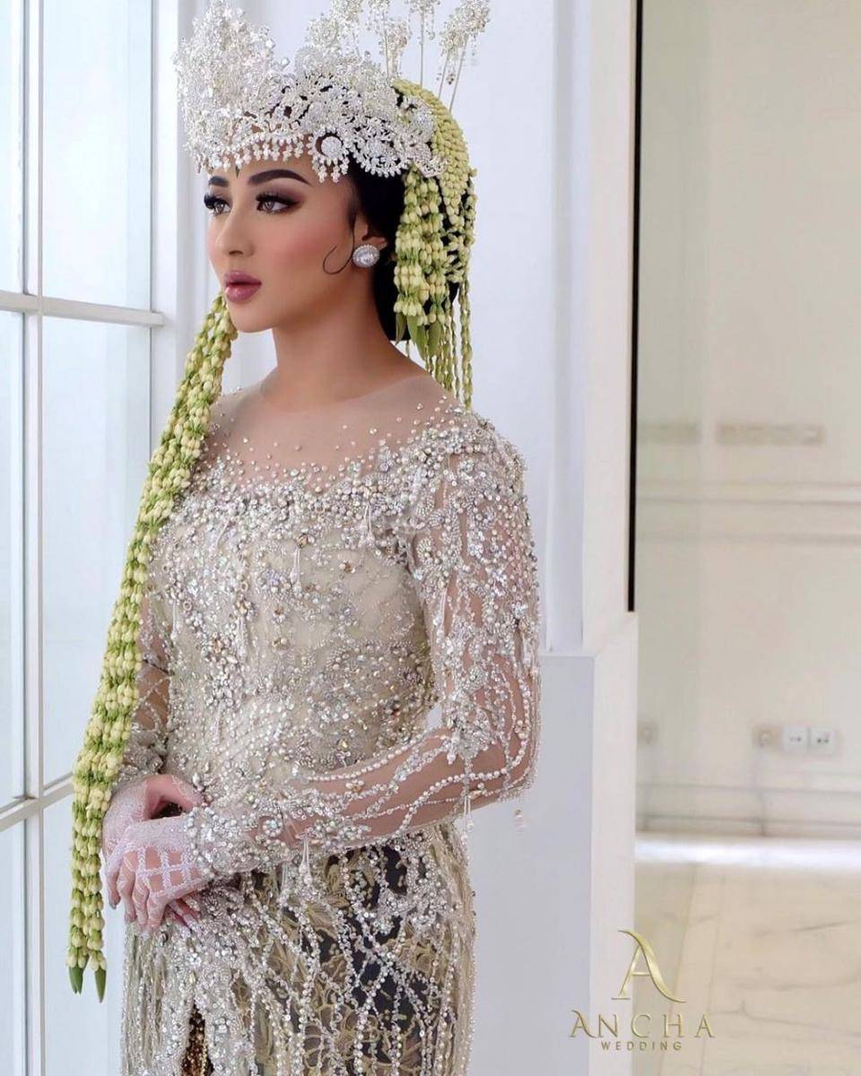 Margin Wieheerm. (Instagram.com/anchawedding_)