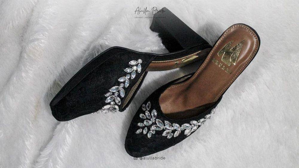 Wedding mules (instagram.com/alullabride)