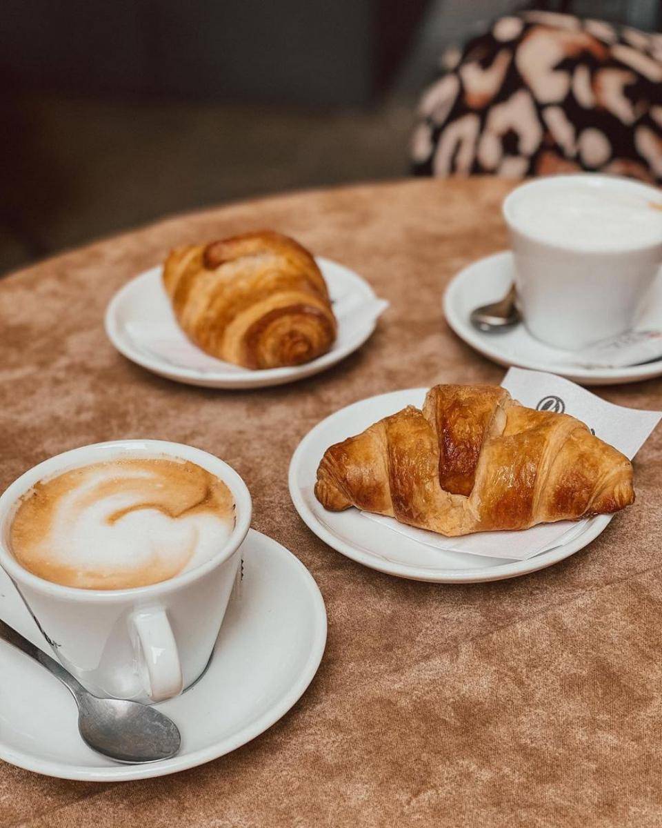 Croissant (instagram.com/lakatyfox)