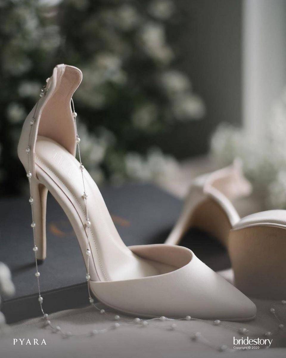 Wedding high heels Isyana Sarasvati (instagram.com/cavaprive)