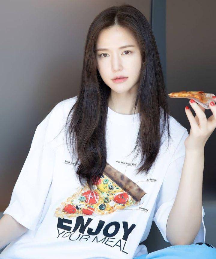 Gong Hyun Joo (instagram.com/konghyunjoo)