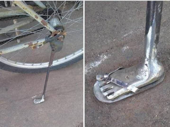 9 Potret Standar Motor dan Sepeda Gak Biasa, Bikin Ketawa Kenceng!