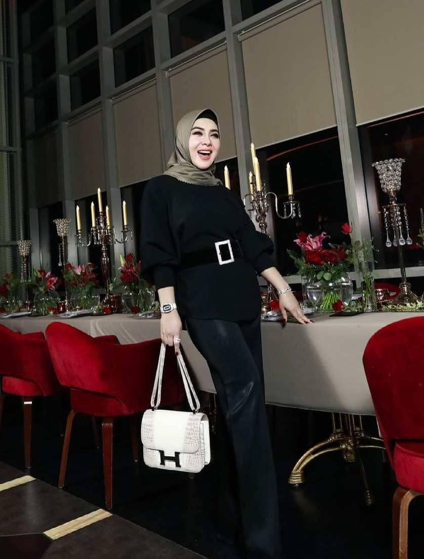 Syahrini (instagram.com/princessyahrini)