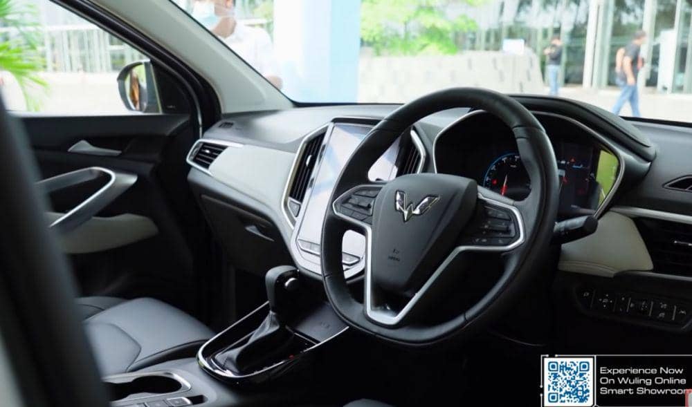WULING ALMAZ (youtube.com/Ridwan Hanif Rahmadi)