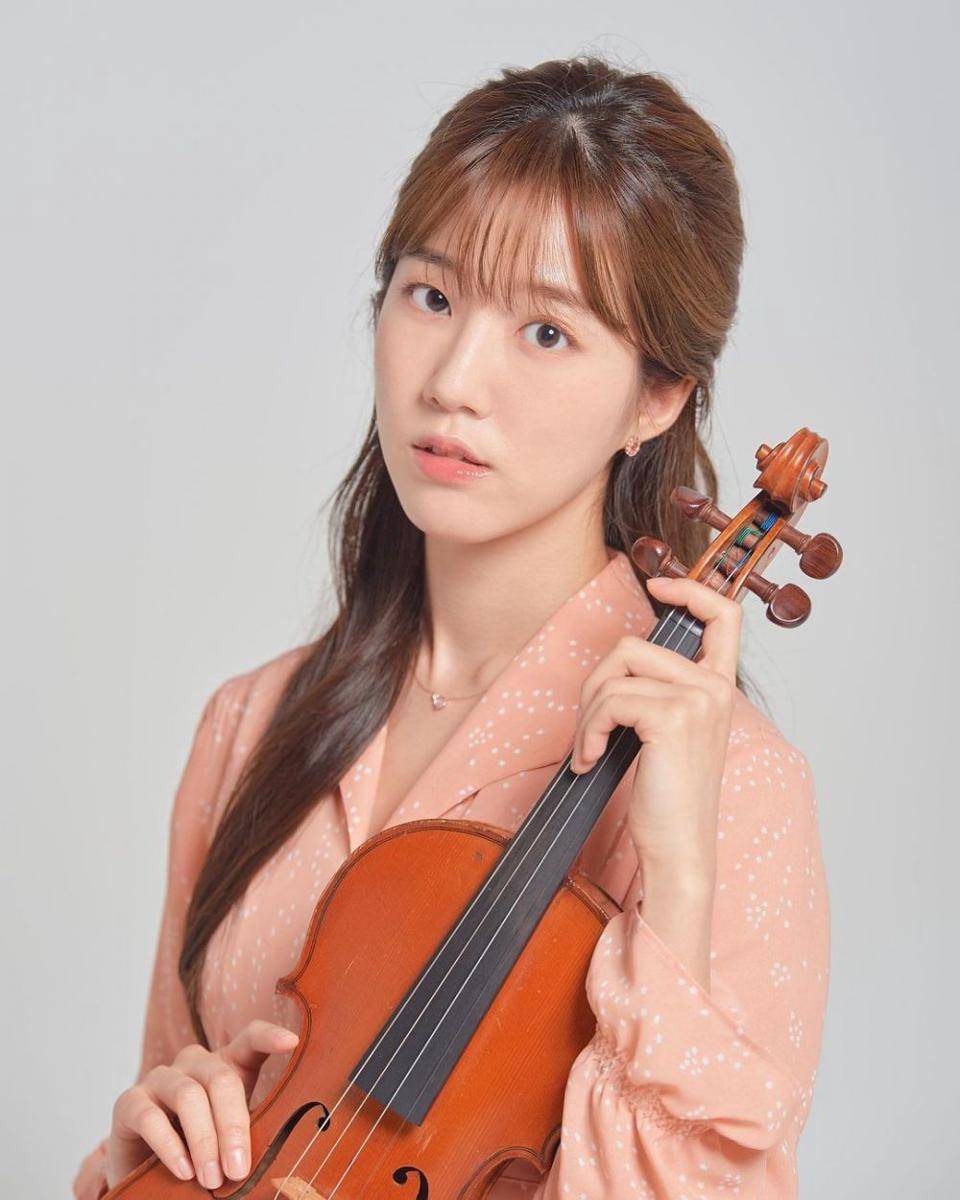 Lee Ji Won (instagram.com/ji_om)