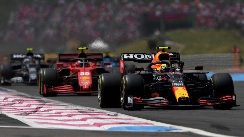 Perez berada di depan Sainz pada GP Austria