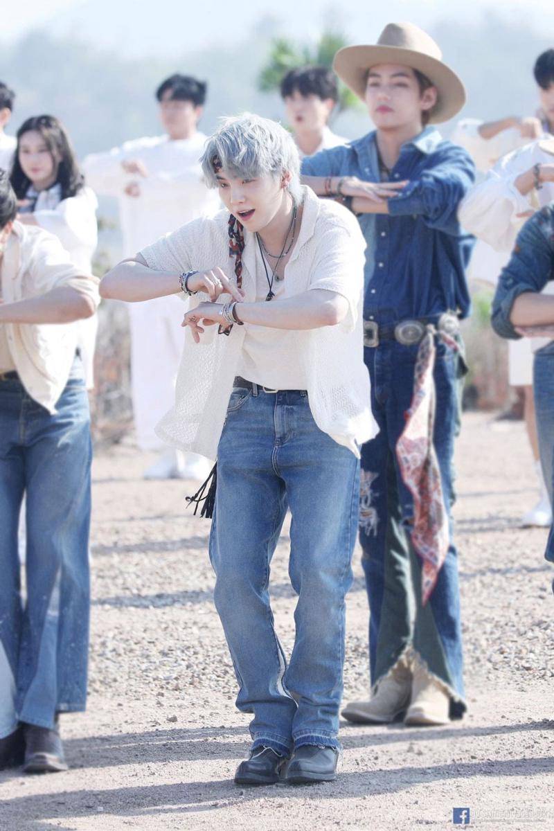 Suga (facebook.com/bangtan.official)