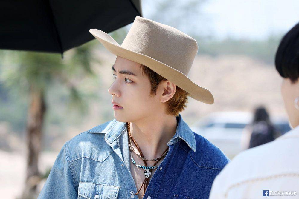 V (facebook.com/bangtan.official)