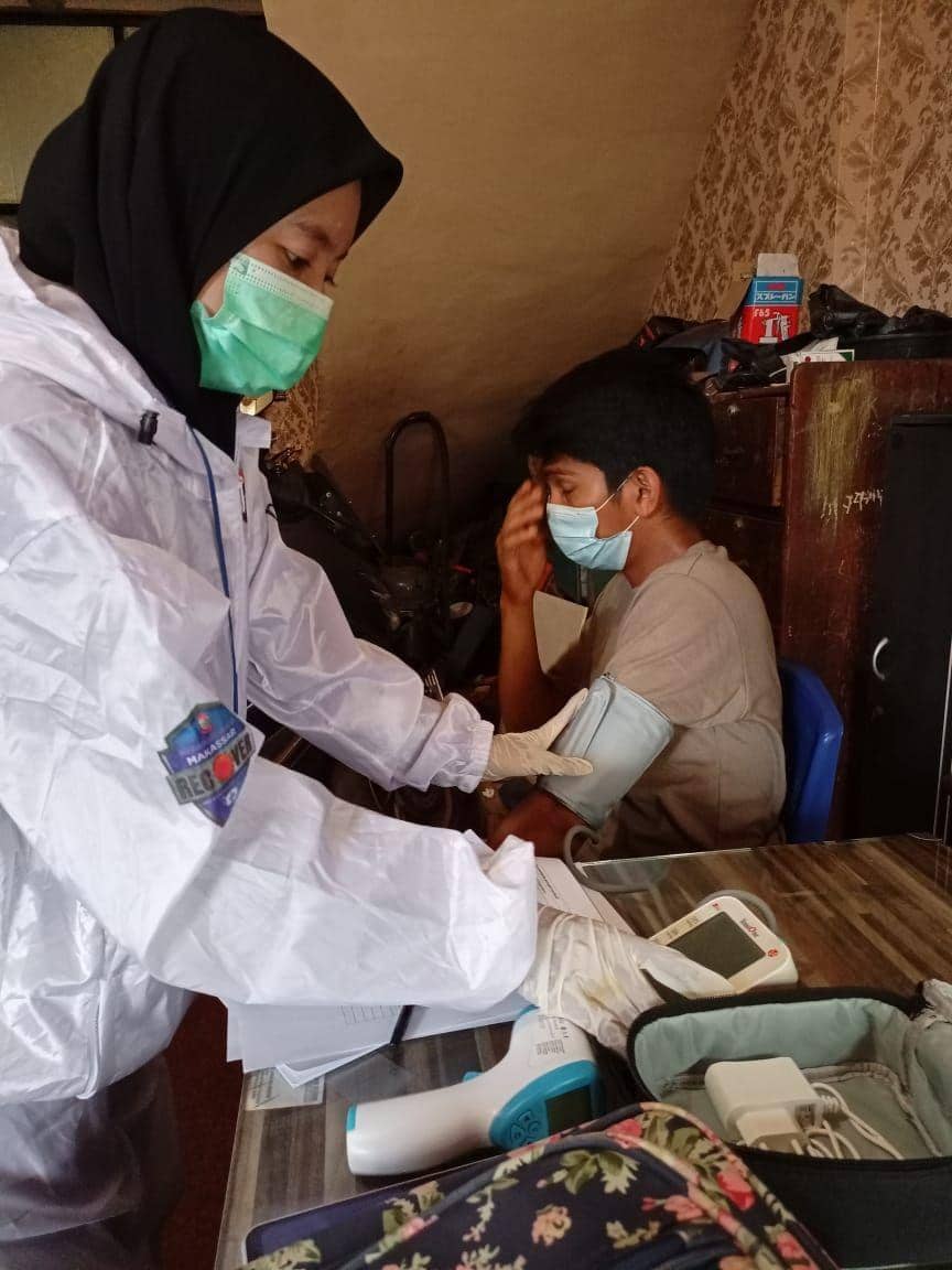 Hari kedua pelaksanaan pendataan warga oleh tim Detektor dan nakes wilayah kelurahan Bontoala Makassar, Sulawesi Selatan, Minggu (11/7/2021). Dok. IDN Times/Master Makassar Recover Kecamatan Bontoala